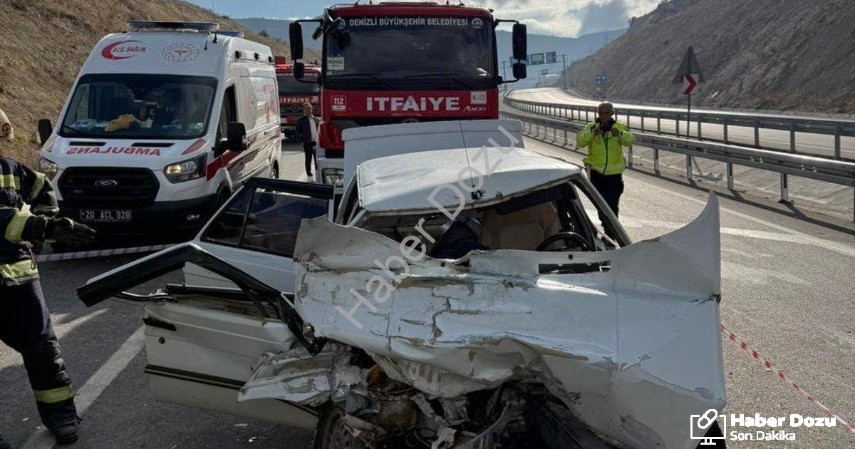 "Denizli'de Feci Kaza: Kamyona Ok Gibi Saplanan Otomobilden Acı Haber" başlıklı haber için fotoreali