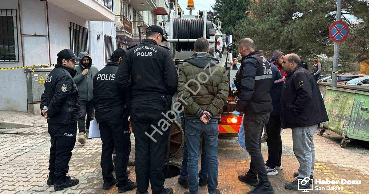 "Uşak'ta Kan Donduran Olay: Kanalizasyon Hattından Cenin Çıktı" başlıklı haber için fotorealistik, p